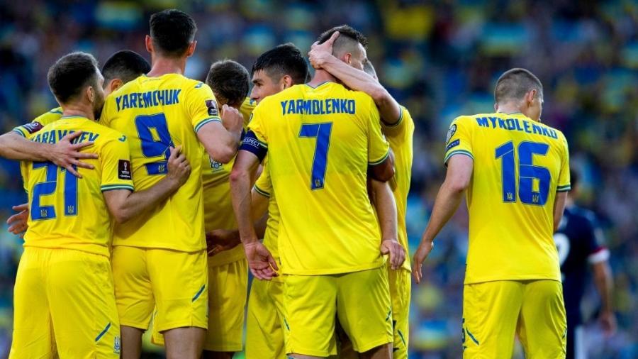 Jogadores da Ucrânia comemoram gol sobre a Escócia na repescagem para a Copa do Mundo - Ewan Bootman/SNS Group via Getty Images