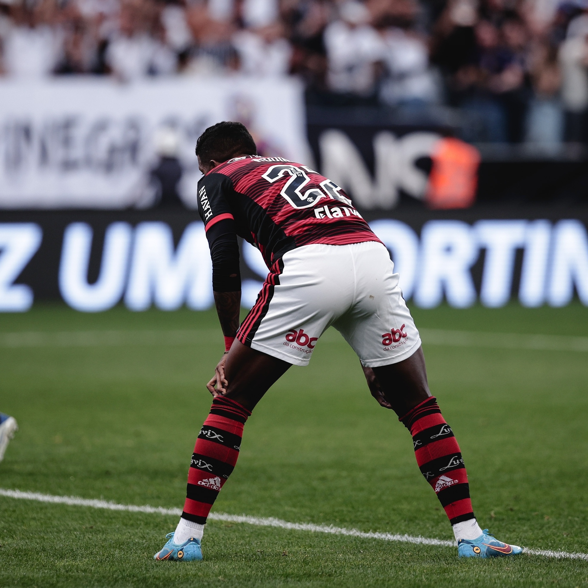 Ex-Flamengo, Isla estreia na Sul-Americana com falha bisonha diante do São  Paulo e vira meme