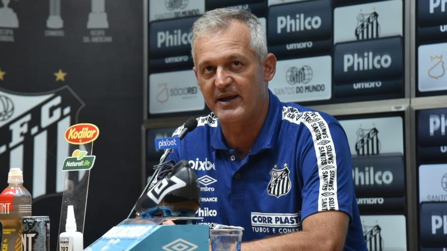 Técnico Lisca em entrevista coletiva à imprensa - Ivan Storti/ Santos FC