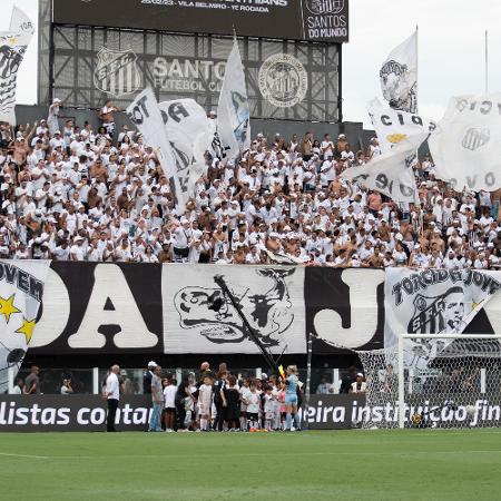 Torcida santista compareceu à Vila Belmiro para ver Santos x Corinthians