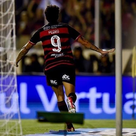 Pedro celebra gol marcado em Flamengo x Bangu, jogo do Campeonato Carioca