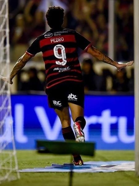 Pedro celebra gol marcado em Flamengo x Bangu, jogo do Campeonato Carioca