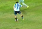 Joia da Argentina marca golaço no ar e se credencia ao Puskás; assista