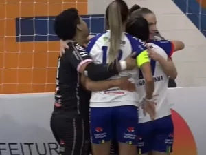 Barateiro bate Londrina por 8 a 0 e mantém 100% na Liga Feminina de Futsal