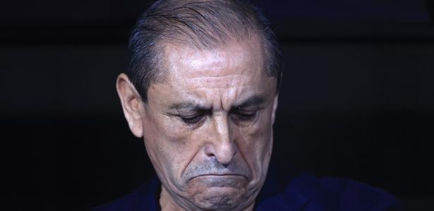 Ramón assume comando e Corinthians ataca bravamente mesmo com um a menos