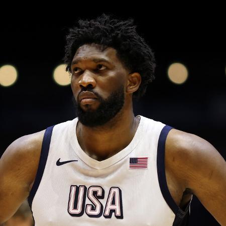 Joel Embiid, da seleção dos EUA de basquete, durante amistoso contra a Alemanha