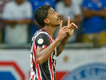 São Paulo vence Bahia com gol em falha bizarra e fim de jejum de um ano