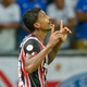 Luiz Gustavo só perde para atacantes e é o defensor do São Paulo com mais gols no ano