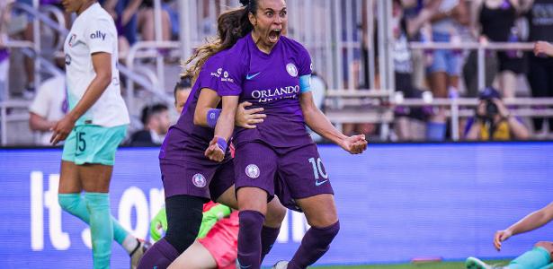 Corinthians avalia contratação de Marta, porém adota abordagem cautelosa