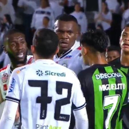Allano, do Operário-PR, acusou Miguelito, do América-MG, de racismo Allano, do Operário-PR, acusou Miguelito, do América-MG, de racismo
