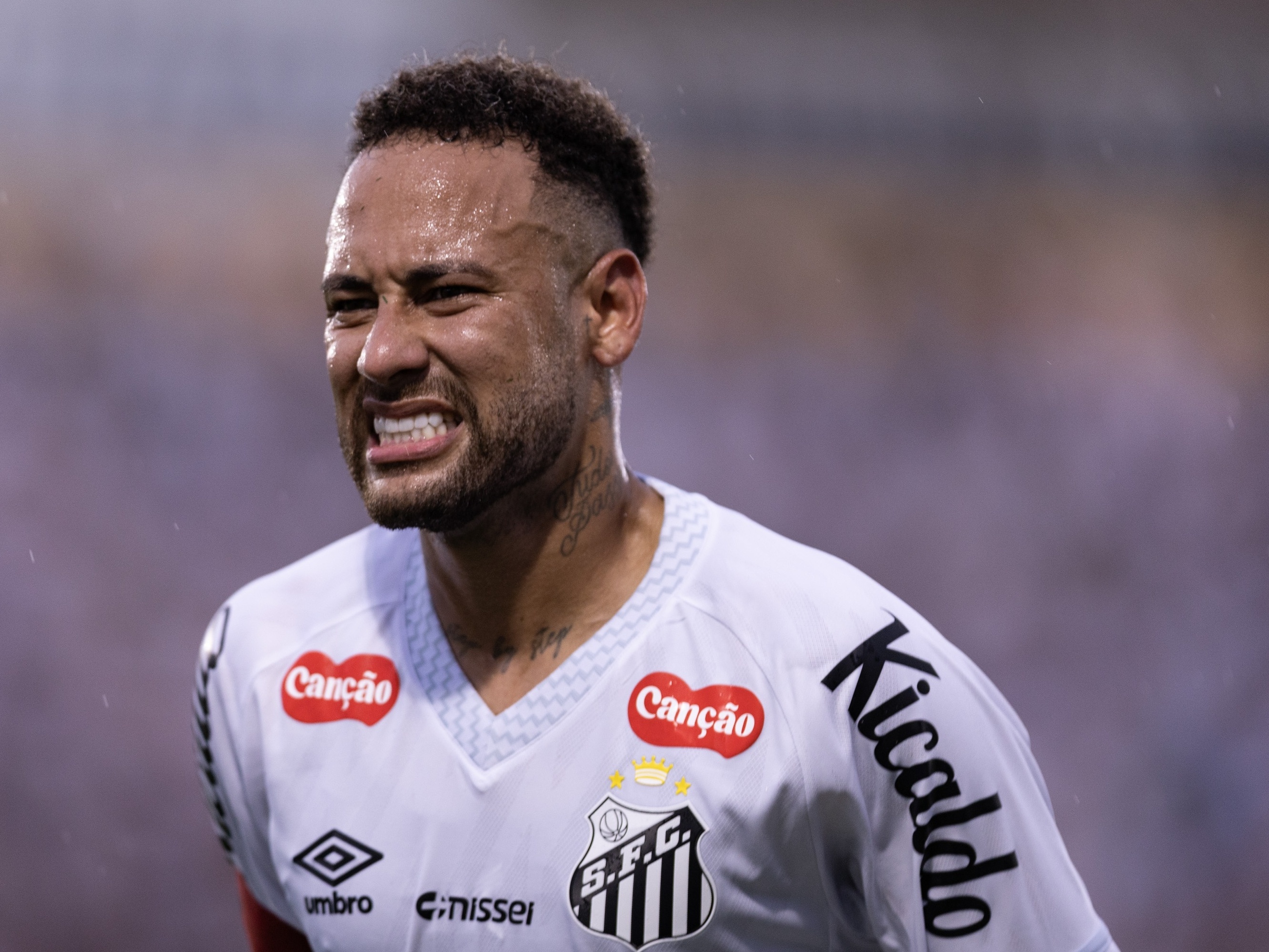 Jornal espanhol critica rendimento de atacante do Santos em jogos fora de casa contra rivais paulistas