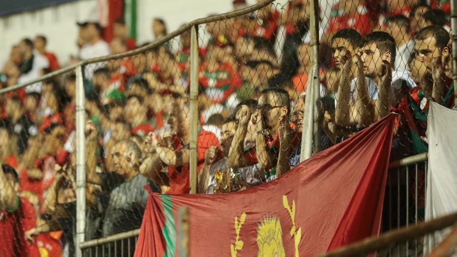 Torcida da Portuguesa acompanha jogo no Estádio do Canindé - Leonardo Benassatto/Futura Press/Estadão Conteúdo