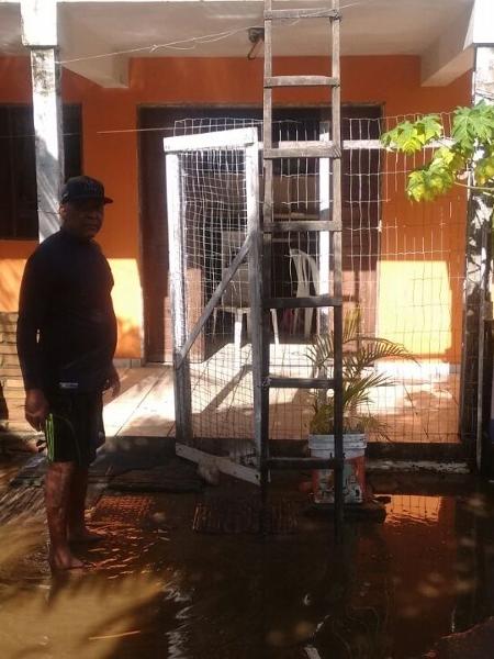 Ex-goleiro do Corinthians, César teve casa alagada por conta das enchentes em Marechal Deodoro (AL)