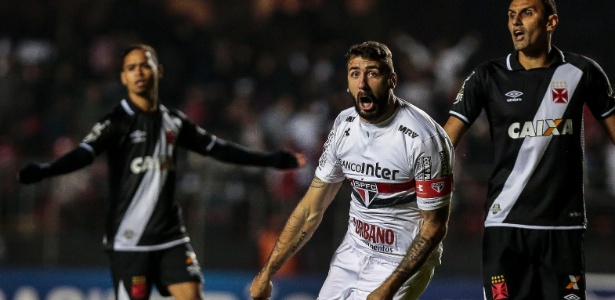 Lucas Pratto comemora gol marcado na vitória sobre o Vasco - Ale Cabral/AGIF