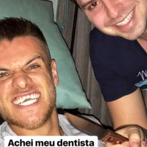 Volante do Grêmio, Ramiro, brincou com dentes quebrados em partida - Reprodução/Instagram
