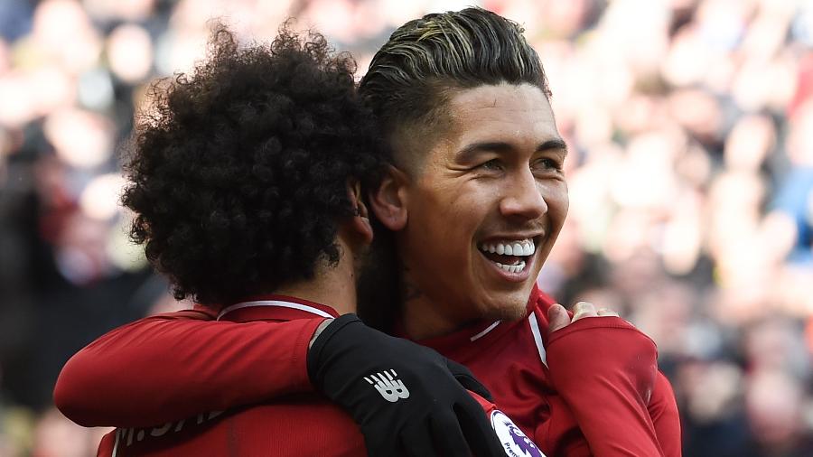 Firmino e Salah comemoram gol do Liverpool contra o Burnley - PAUL ELLIS/AFP