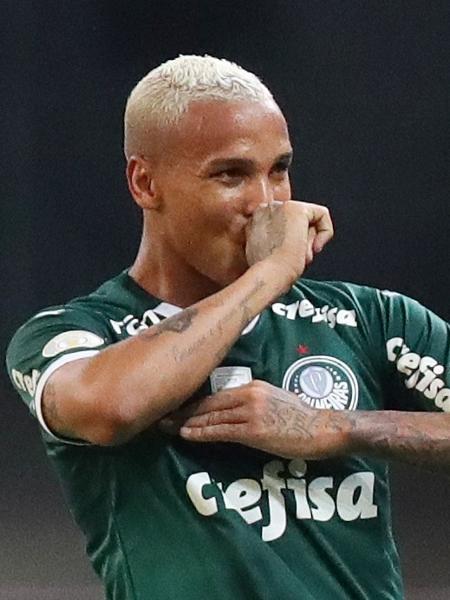 Deyverson comemora gol do Palmeiras em jogo contra Avaí pelo Campeonato Brasileiro - REUTERS/Amanda Perobelli