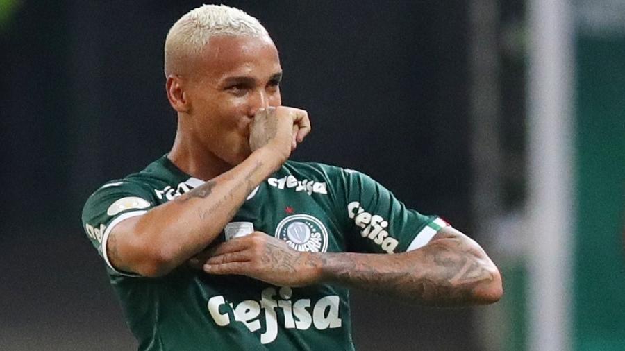 Deyverson comemora gol do Palmeiras em jogo contra Avaí pelo Campeonato Brasileiro - REUTERS/Amanda Perobelli