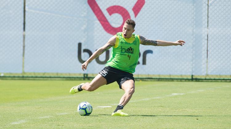 Piris da Motta em a&ccedil;&atilde;o durante treino do Flamengo - Alexandre Vidal/Flamengo