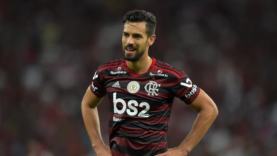 Zagueiro espanhol Pablo Marí, que atuou no ano passado pelo Flamengo, vai jogar contra time comandado por Jorge Jesus - Thiago Ribeiro/AGIF