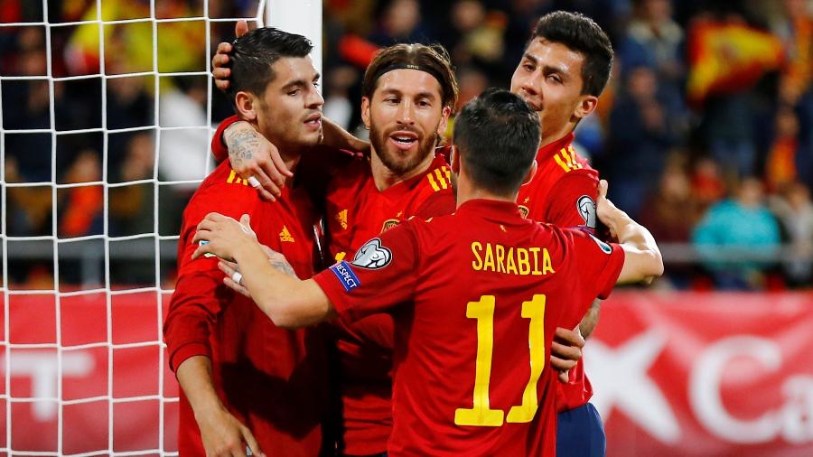 Jogadores da Espanha comemoram gol em jogo contra Malta - REUTERS/Marcelo del Pozo