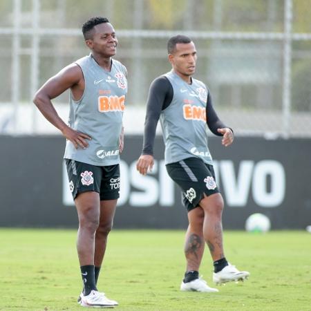 Cazares e Otero em treino do Corinthians 