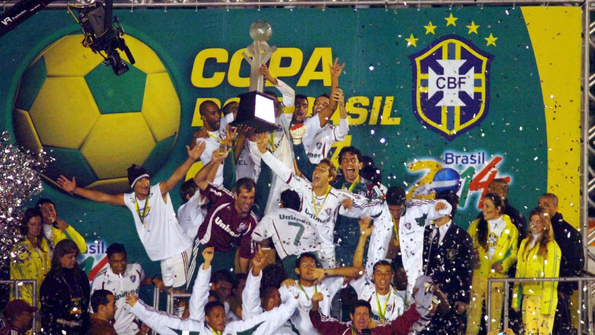 Jogadores do Fluminense comemoram o título da Copa do Brasil de 2007