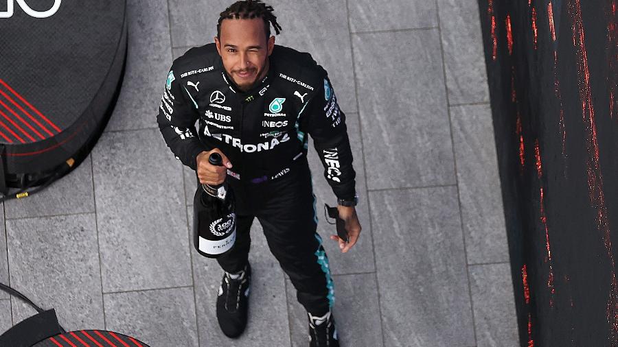 Lewis Hamilton no pódio de Sochi após comemorar sua centésima vitória na F-1  - Fórmula 1