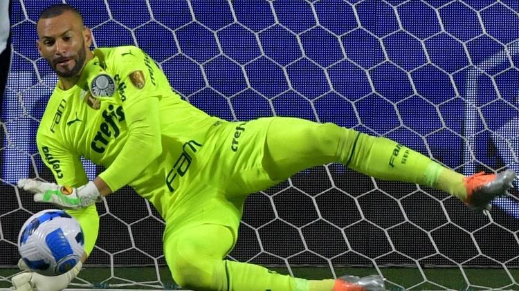 Weverton defendeu pênalti de Rubens em Palmeiras x Atlético-MG, na Libertadores 