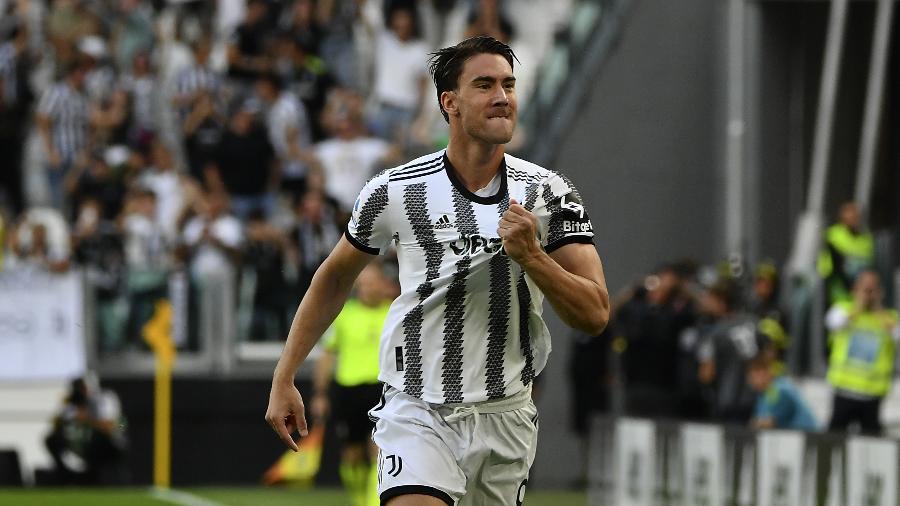 Dusan Vlahovic, da Juventus, marca de falta em jogo contra a Roma pelo Italiano - Isabella Bonotto/Anadolu Agency via Getty Images
