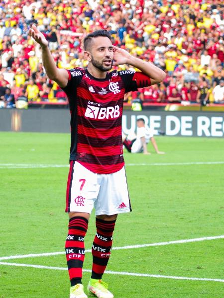 Eveton Ribeiro, do Flamengo, celebra o título da Libertadores em Guayaquil, no Equador - ARTHUR MIRANDA/PERA PHOTO PRESS/ESTADÃO CONTEÚDO