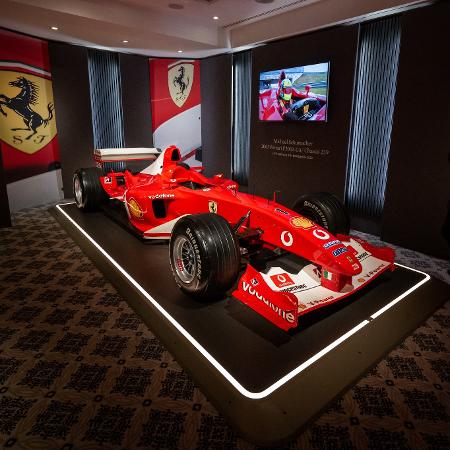 Ferrari usada por Schumacher na temporada 2003 é leiloada na Suíça - FABRICE COFFRINI / AFP