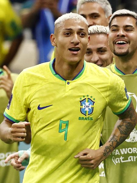 Richarlison faz trenzinho em gol pelo Brasil na estreia da Copa, contra a Sérvia - ANP via Getty Images
