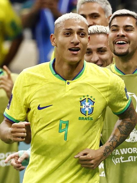 Com dois gols, Richarlison é eleito melhor em campo em Brasil x