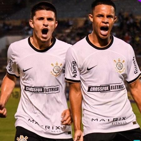 Corinthians goleia a Portuguesa na Fazendinha e assume a liderança