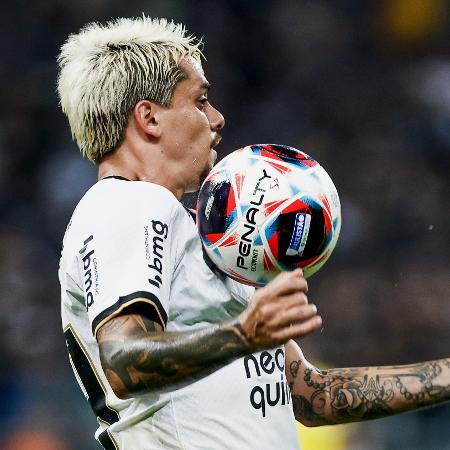 Fagner em ação durante partida do Corinthians no Paulistão 2023 - Marcello Zambrana/AGIF