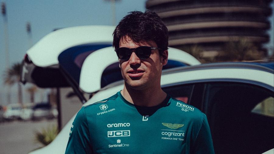 O canadense Lance Stroll na chegada ao circuito do Bahrein nesta quinta-feira - Aston Martin