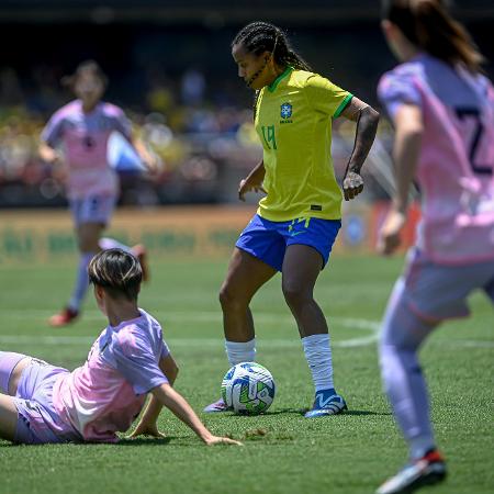 Geyse em ação pela seleção brasileira durante amistoso contra o Japão