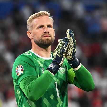 Kasper Schmeichel, goleiro da Dinamarca, comemora classificação para as oitavas da Eurocopa Kasper Schmeichel, goleiro da Dinamarca, comemora classificação para as oitavas da Eurocopa