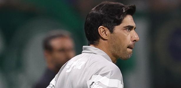 Abel enfrenta desafios no Palmeiras após alto investimento em reforços.