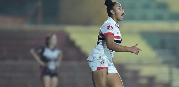 São paulo vence Ferroviária e fica próxima da final do Brasileirão feminino.