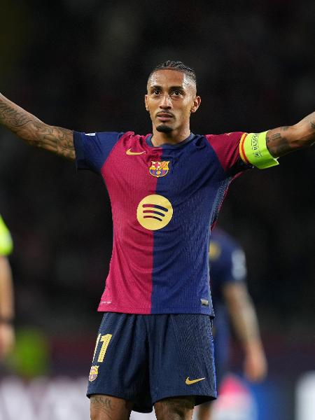 Raphinha tem brilhado pelo Barcelona na Champions, mas não jogará Super Mundial Raphinha tem brilhado pelo Barcelona na Champions, mas não jogará Super Mundial