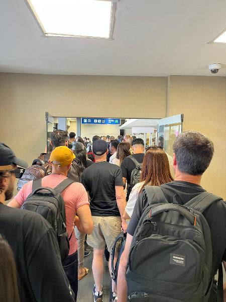 Brasileiros enfrentam fila no aeroporto em chegada a Buenos Aires