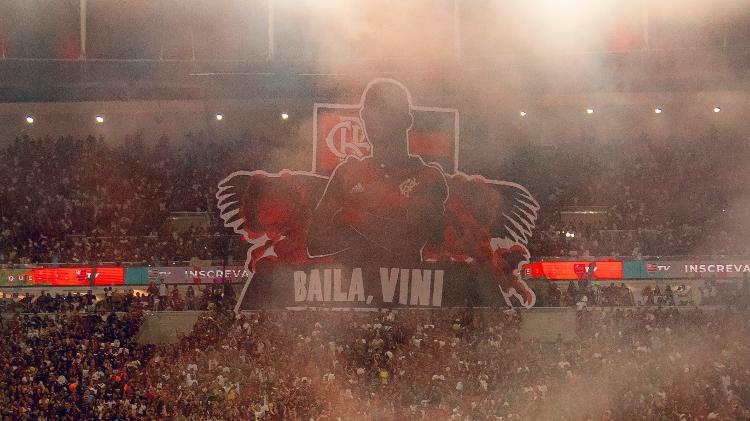Bandeira em homenagem a Vinícius Júnior no clássico entre Flamengo e Botafogo, no Maracanã Bandeira em homenagem a Vinícius Júnior no clássico entre Flamengo e Botafogo, no Maracanã