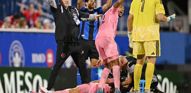 Companheiro de Messi sofre choque de cabeça assustador e sai de ambulância