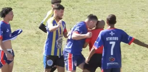 Árbitro leva cabeçada em jogo de várzea em SP e vai passar por cirurgia
