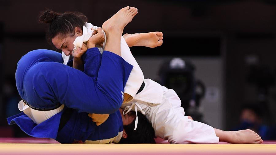 29.jul.2021 - Mayra Aguiar vence a disputa da medalha de bronze conta a sul-coreana Yoon Hyunji - Annegret Hilse/Reuters