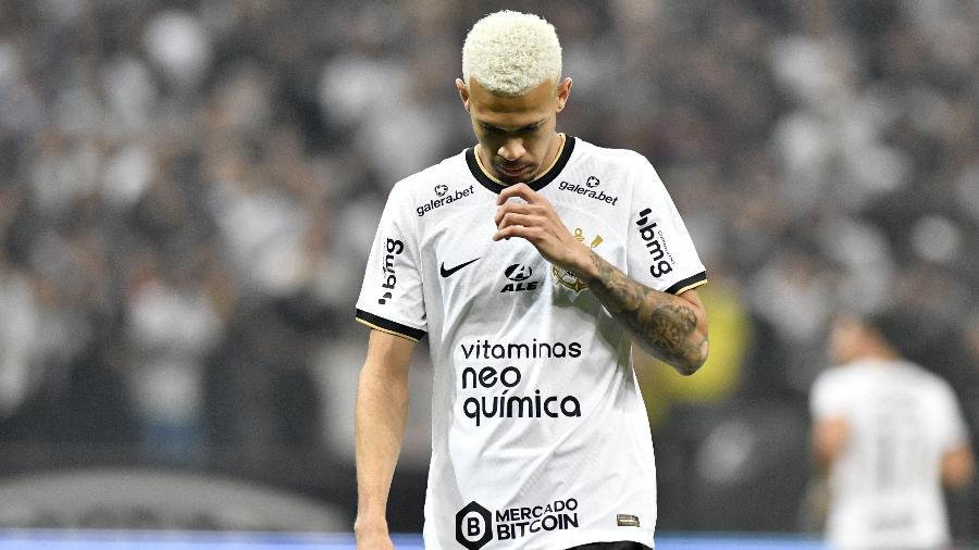 João Victor foi substituído por lesão na partida entre Corinthians e Santos - EDUARDO CARMIM/AGÊNCIA O DIA/AGÊNCIA O DIA/ESTADÃO CONTEÚDO