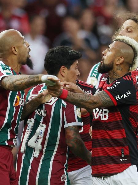 Felipe Melo e David Luiz discutem durante Flamengo x Fluminense no Maracanã - Sergio Moraes/Reuters