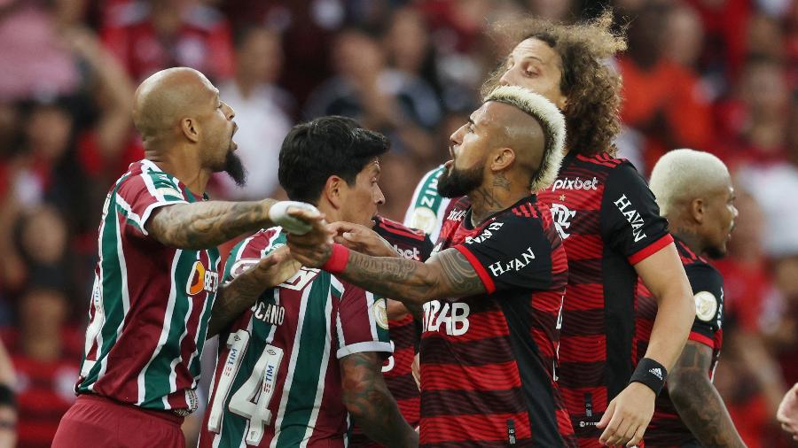 Felipe Melo e David Luiz discutem durante Flamengo x Fluminense no Maracanã - Sergio Moraes/Reuters